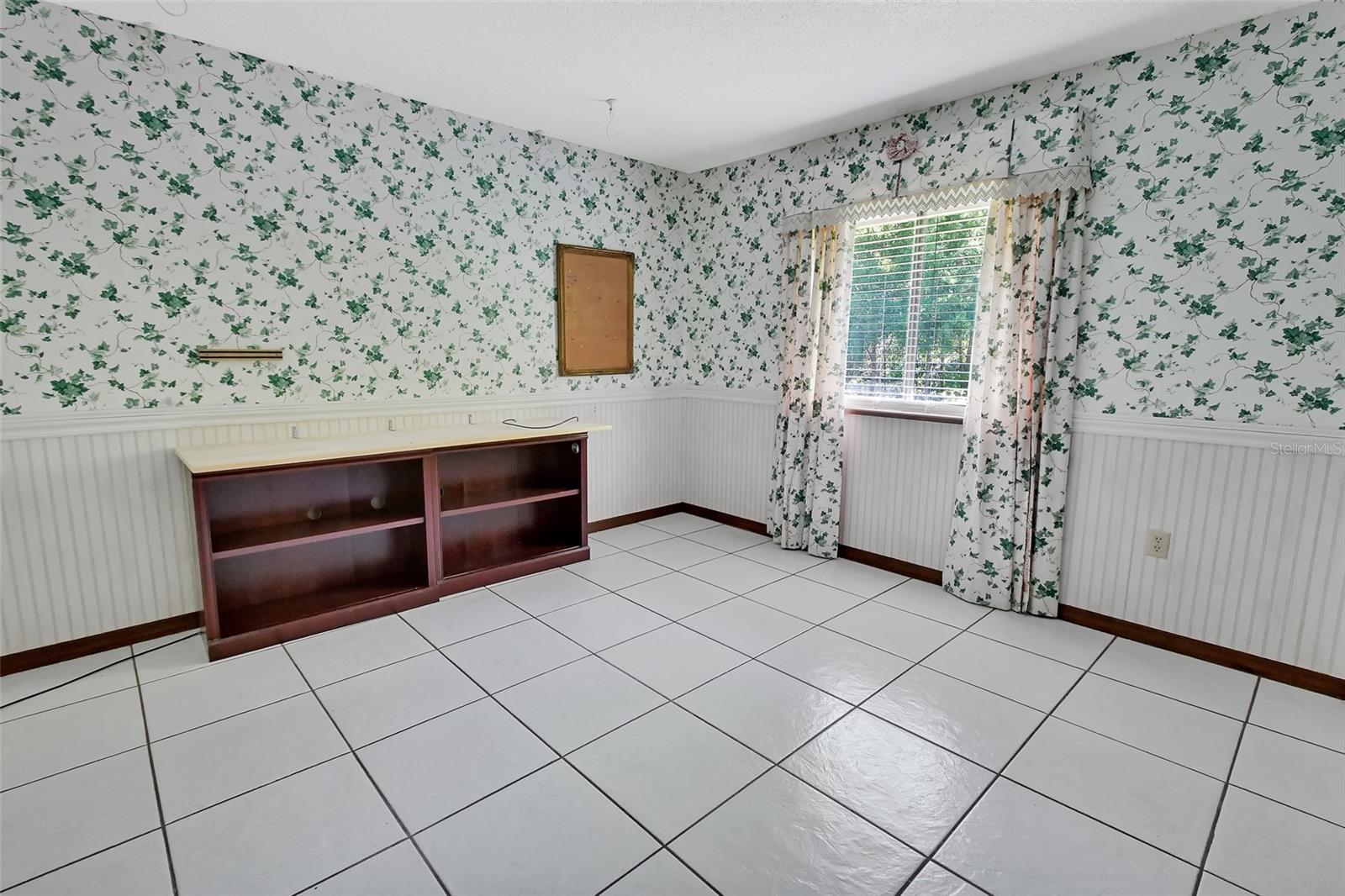Image 21 of 32 For 1105 Burgoyne Road
