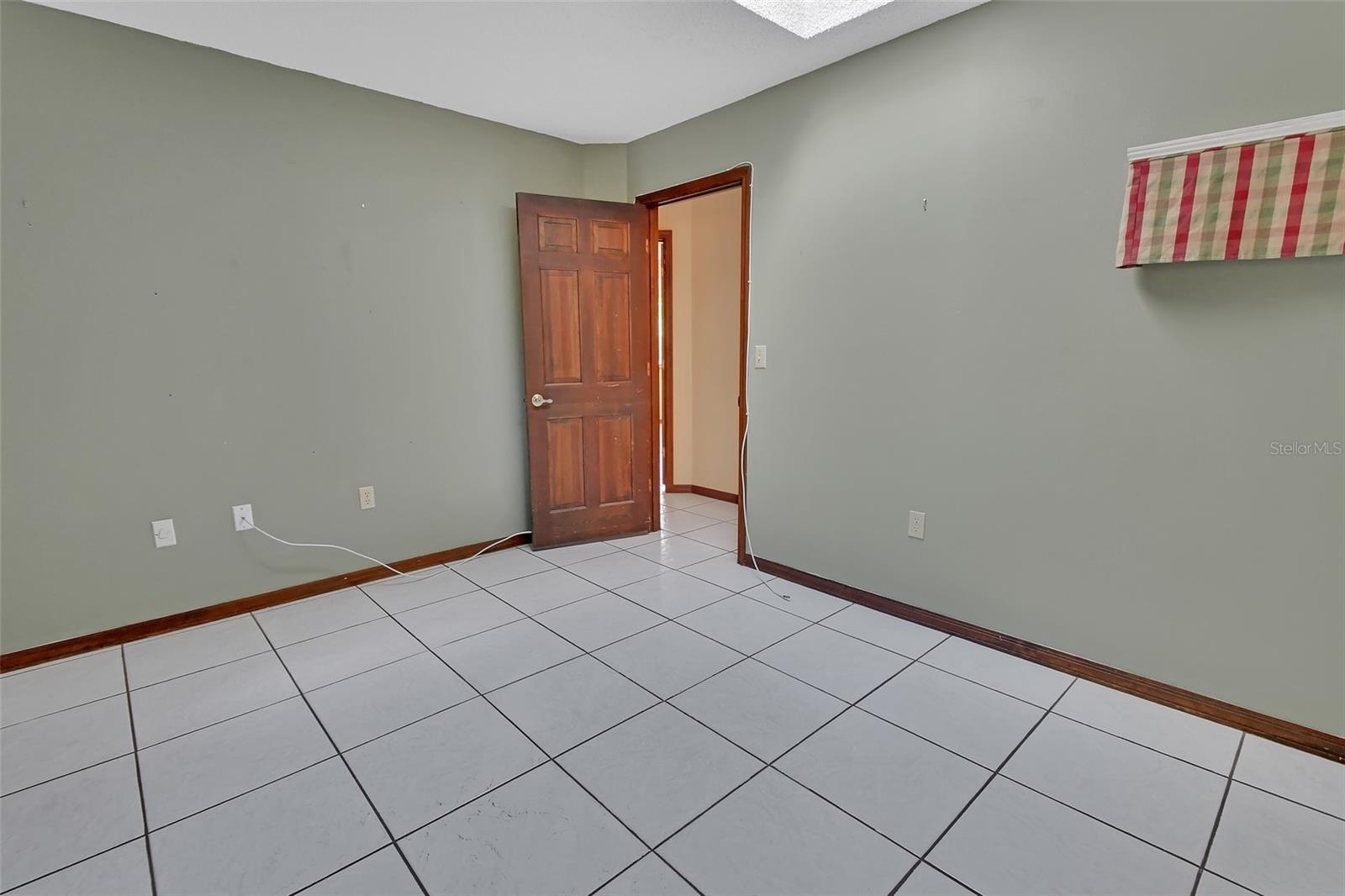 Image 22 of 32 For 1105 Burgoyne Road