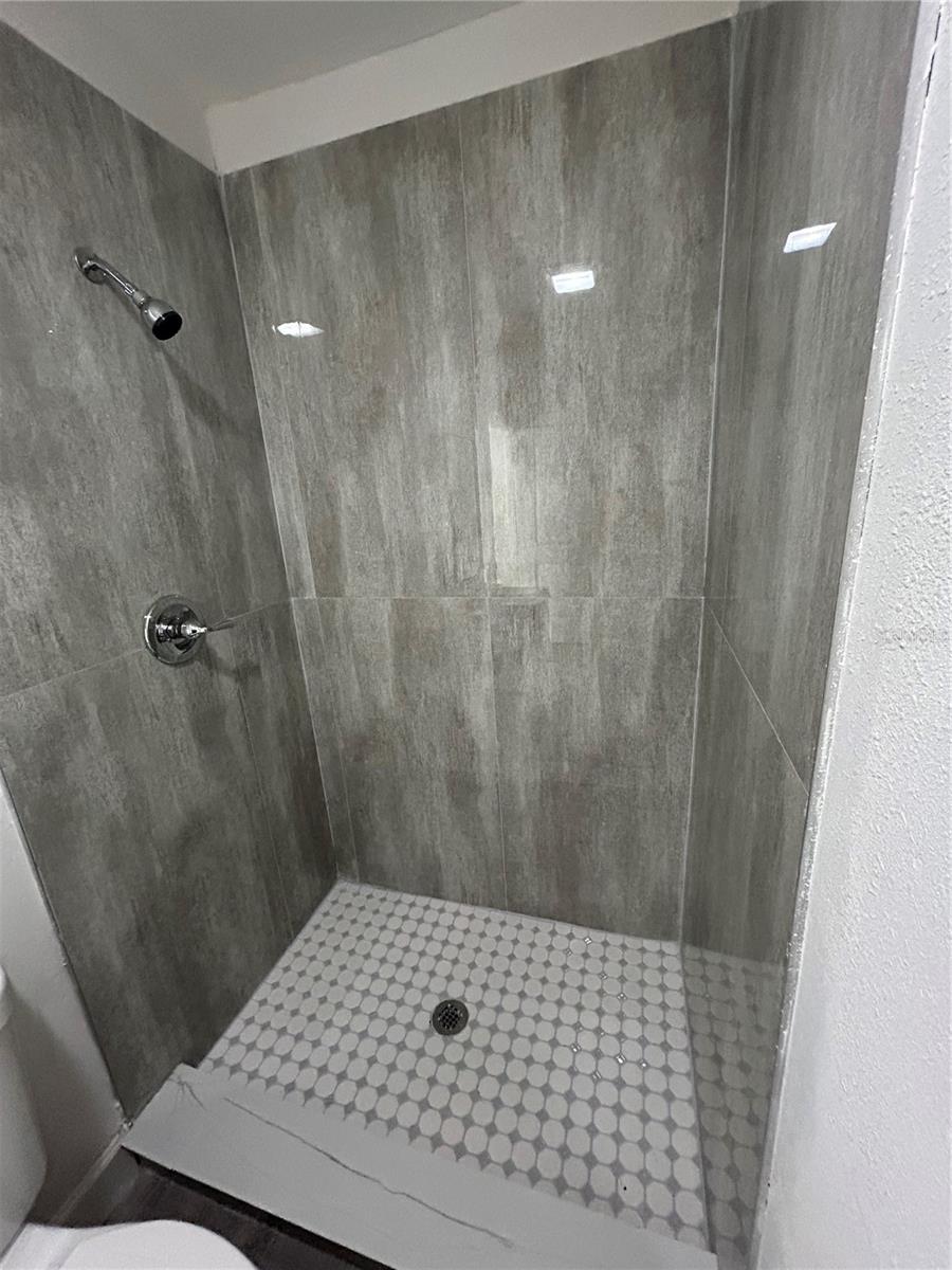 Image 12 of 30 For 550 Ridgewood Avenue