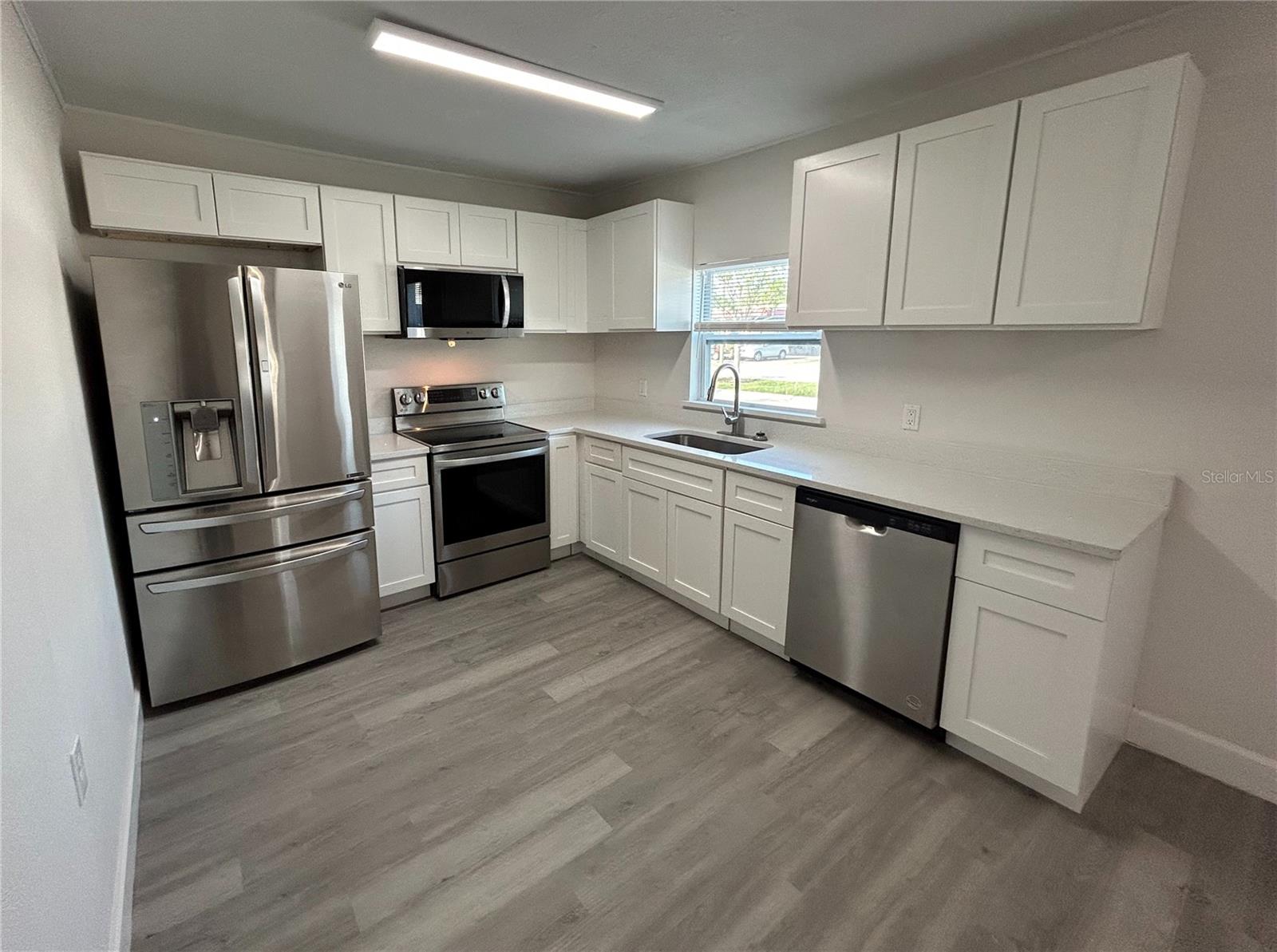 Image 3 of 30 For 550 Ridgewood Avenue