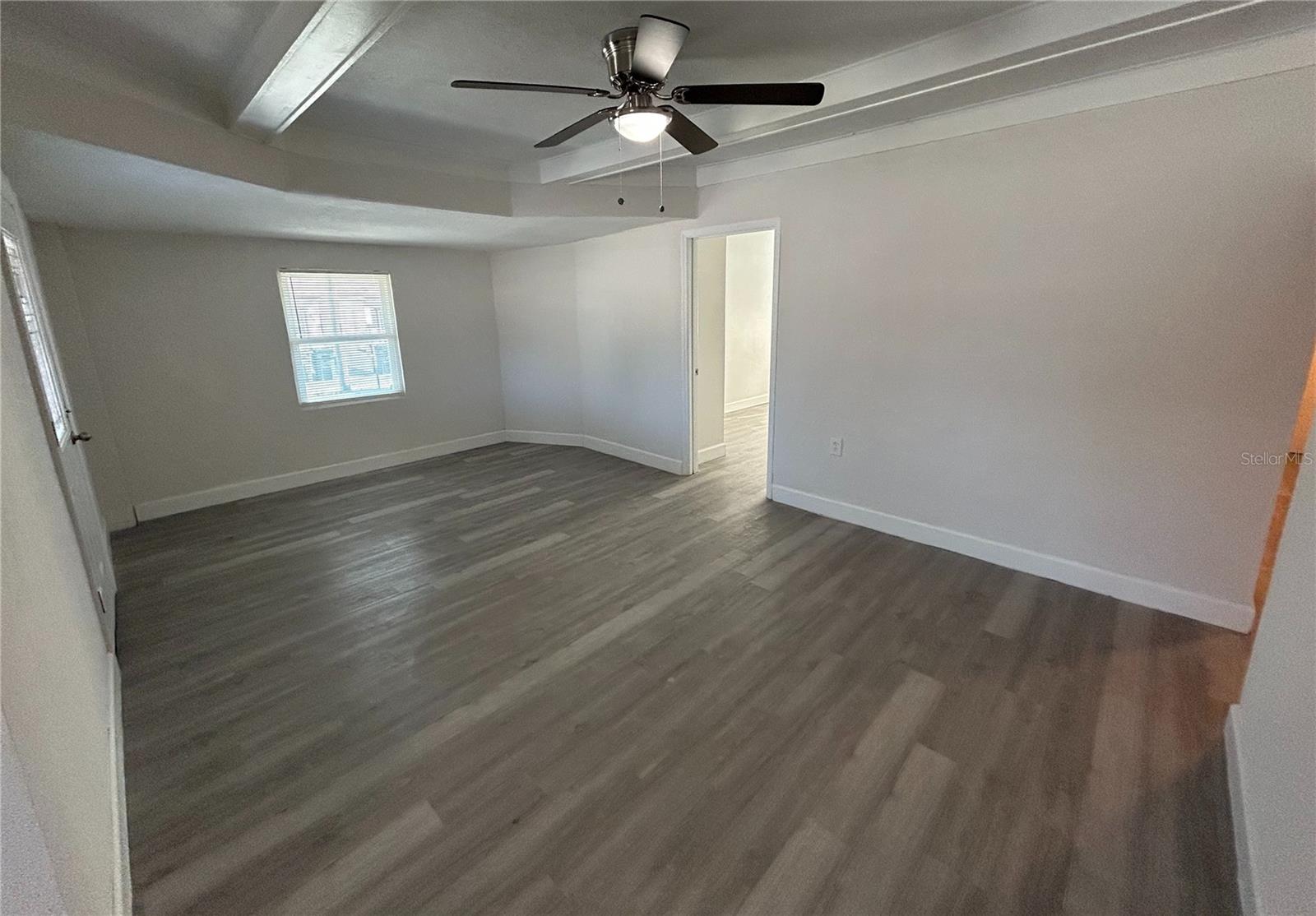 Image 4 of 30 For 550 Ridgewood Avenue