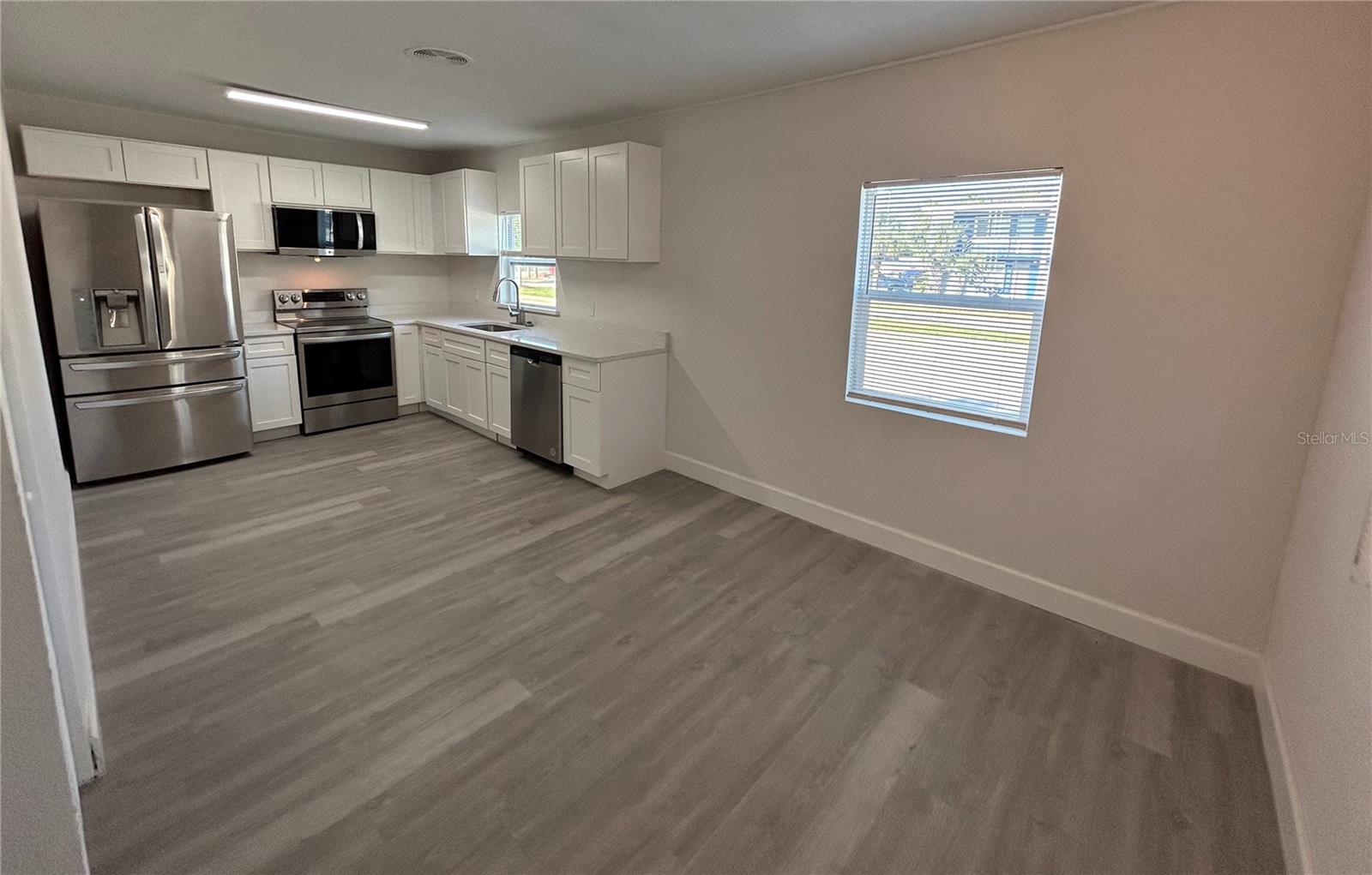 Image 7 of 30 For 550 Ridgewood Avenue