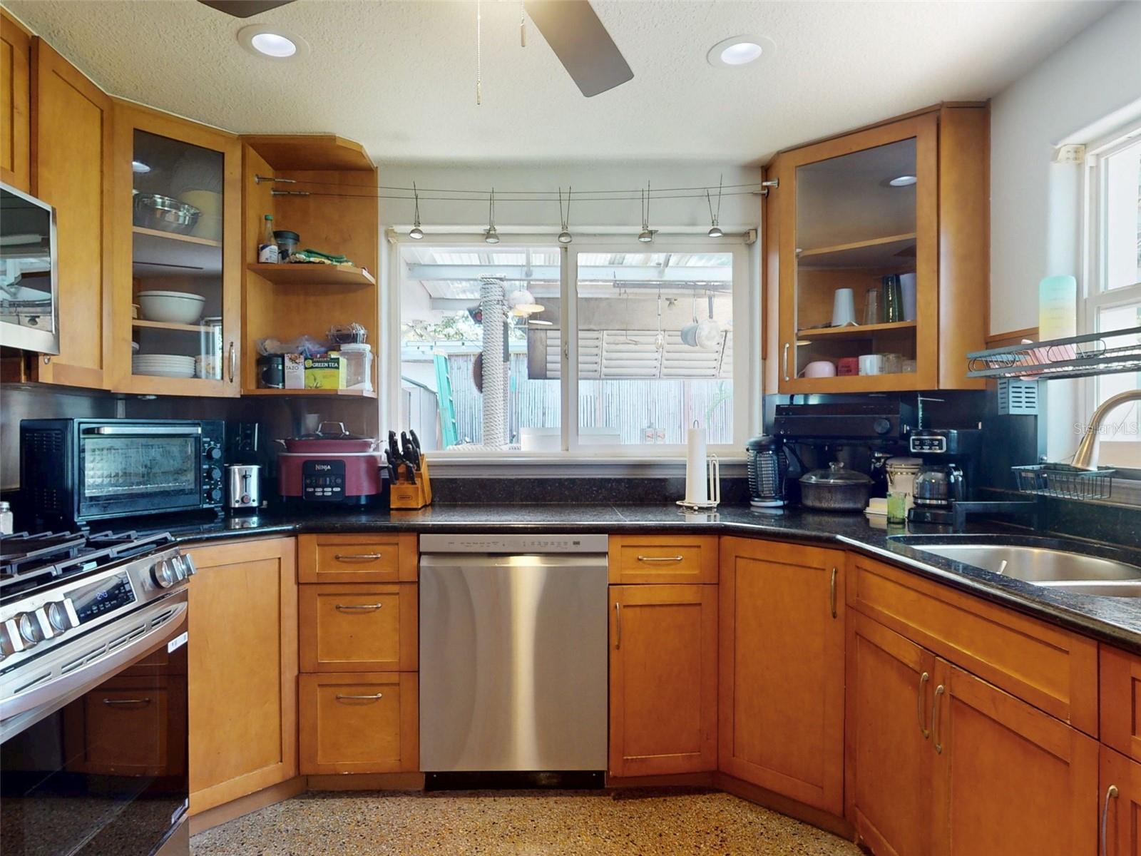Image 11 of 78 For 650 Pine Street