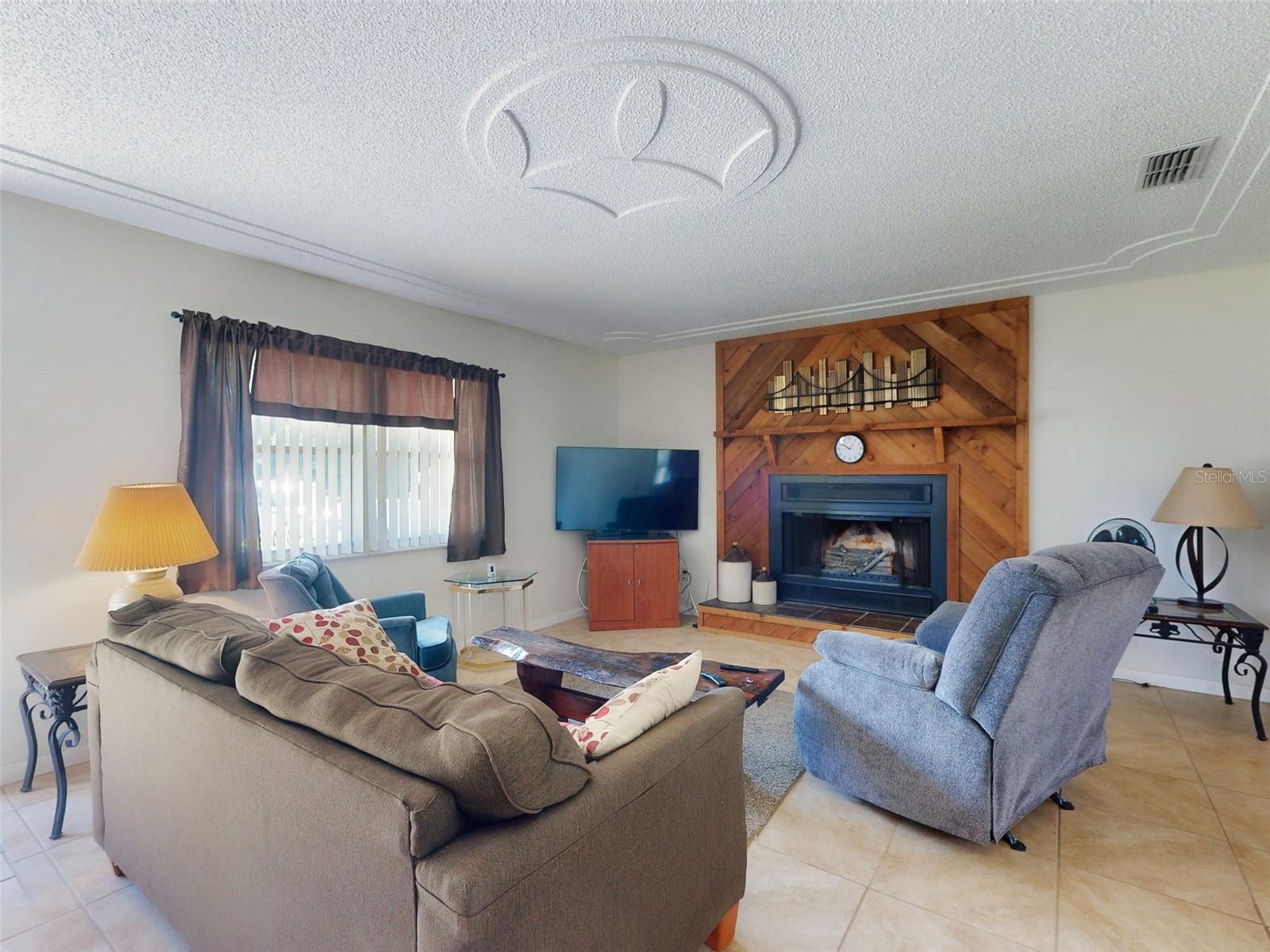 Image 14 of 75 For 2218 Orange Tree Drive