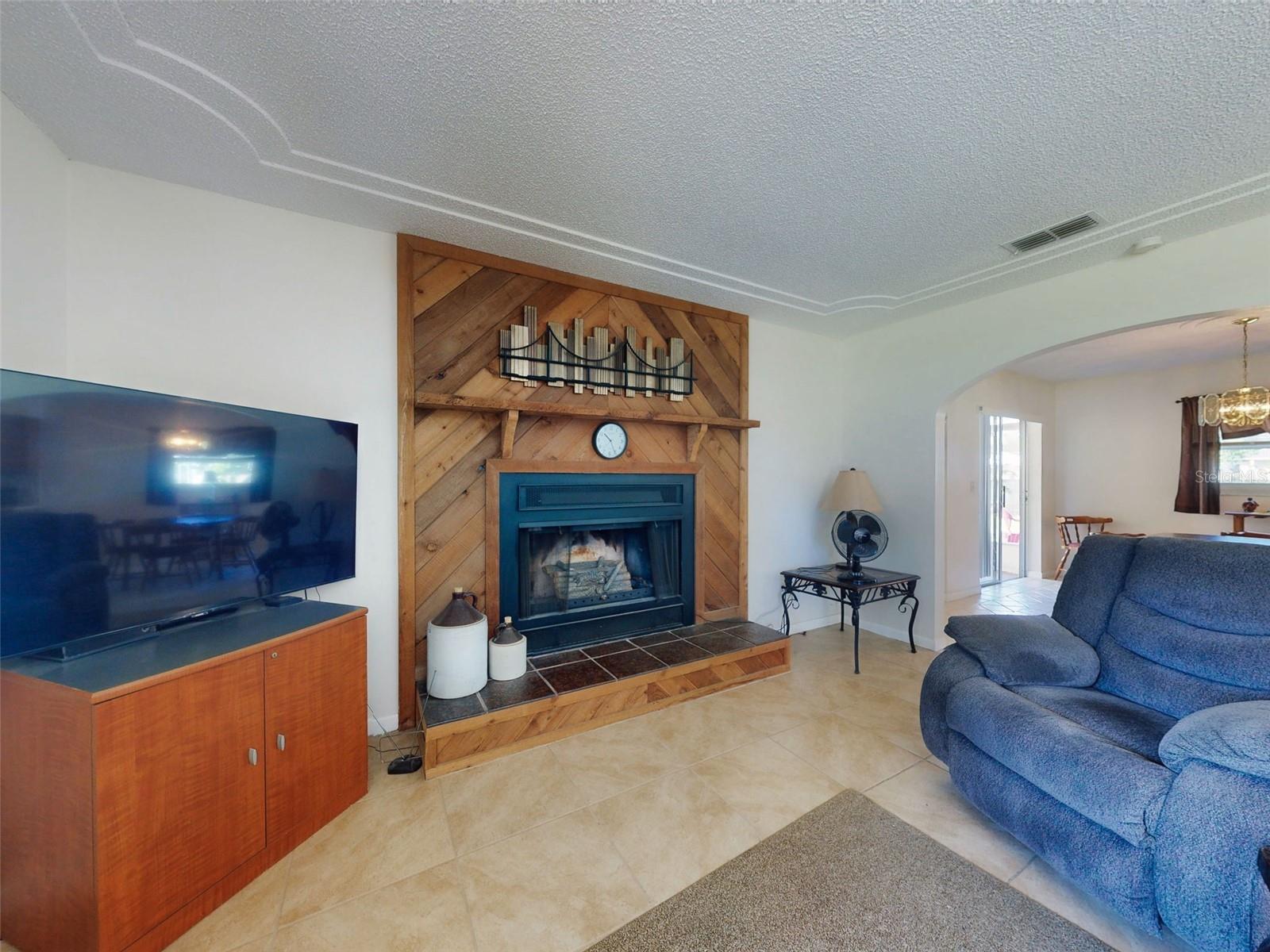 Image 18 of 75 For 2218 Orange Tree Drive