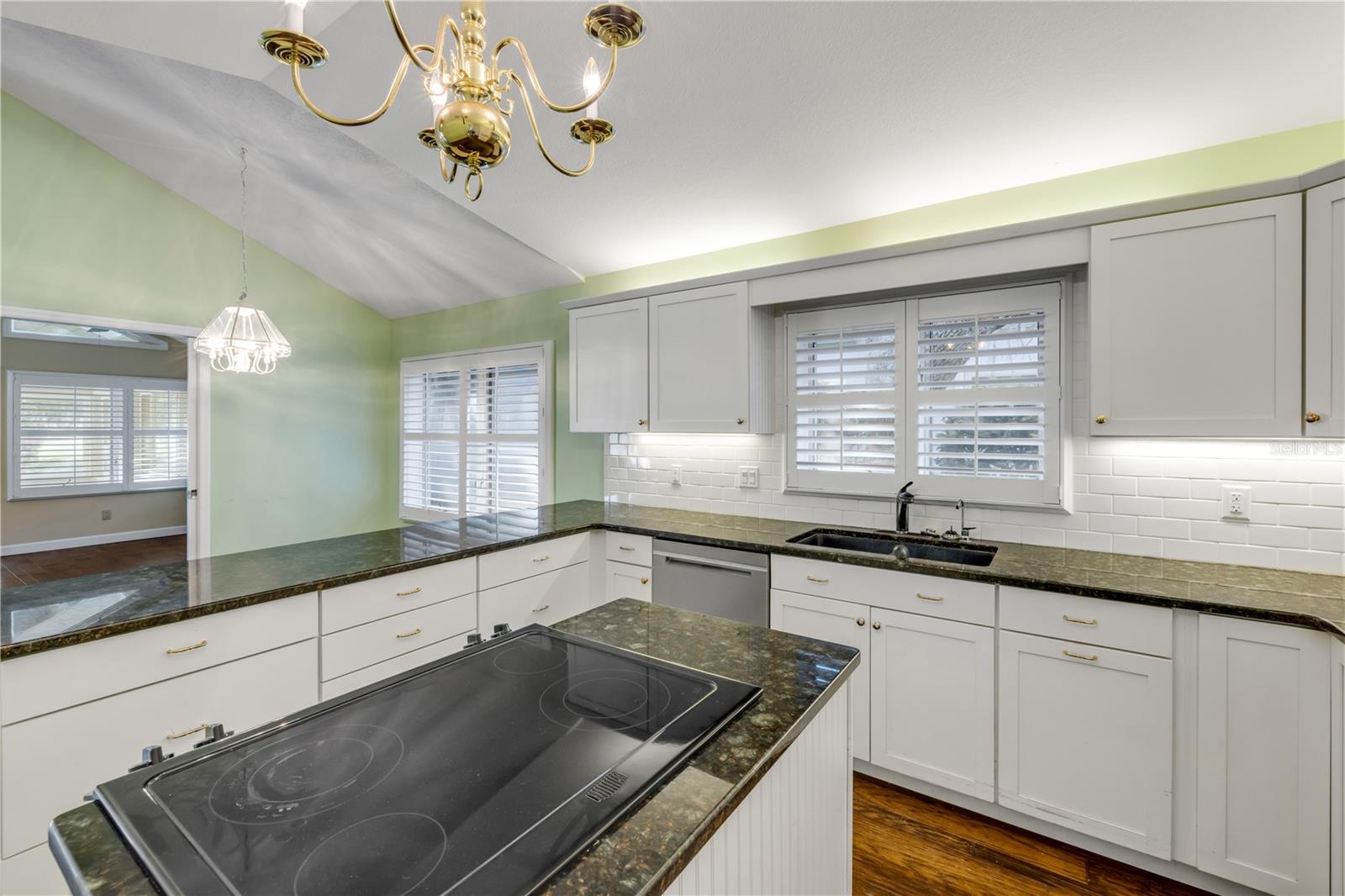 Image 11 of 42 For 606 Saint Andrews Boulevard