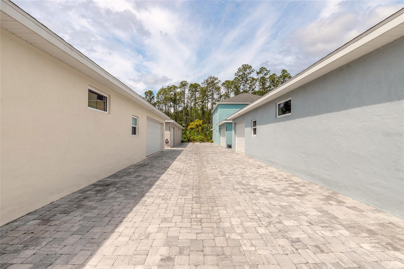 Image 18 of 36 For 3088 Meleto Boulevard