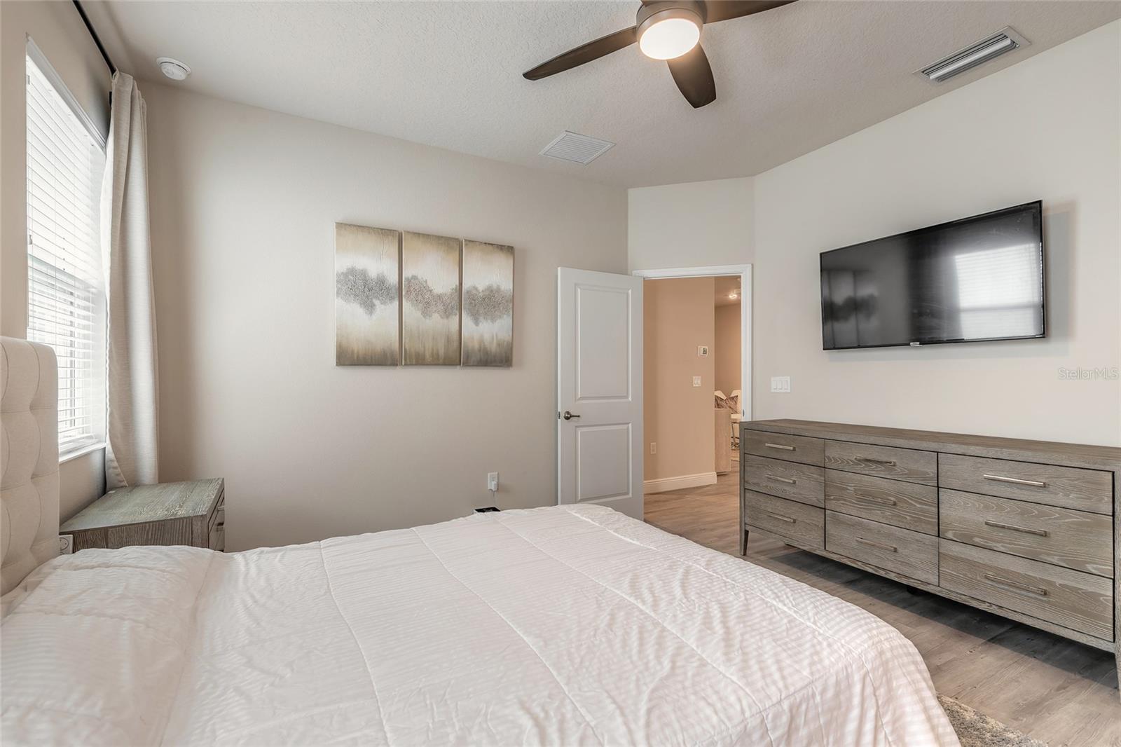 Image 22 of 36 For 3088 Meleto Boulevard
