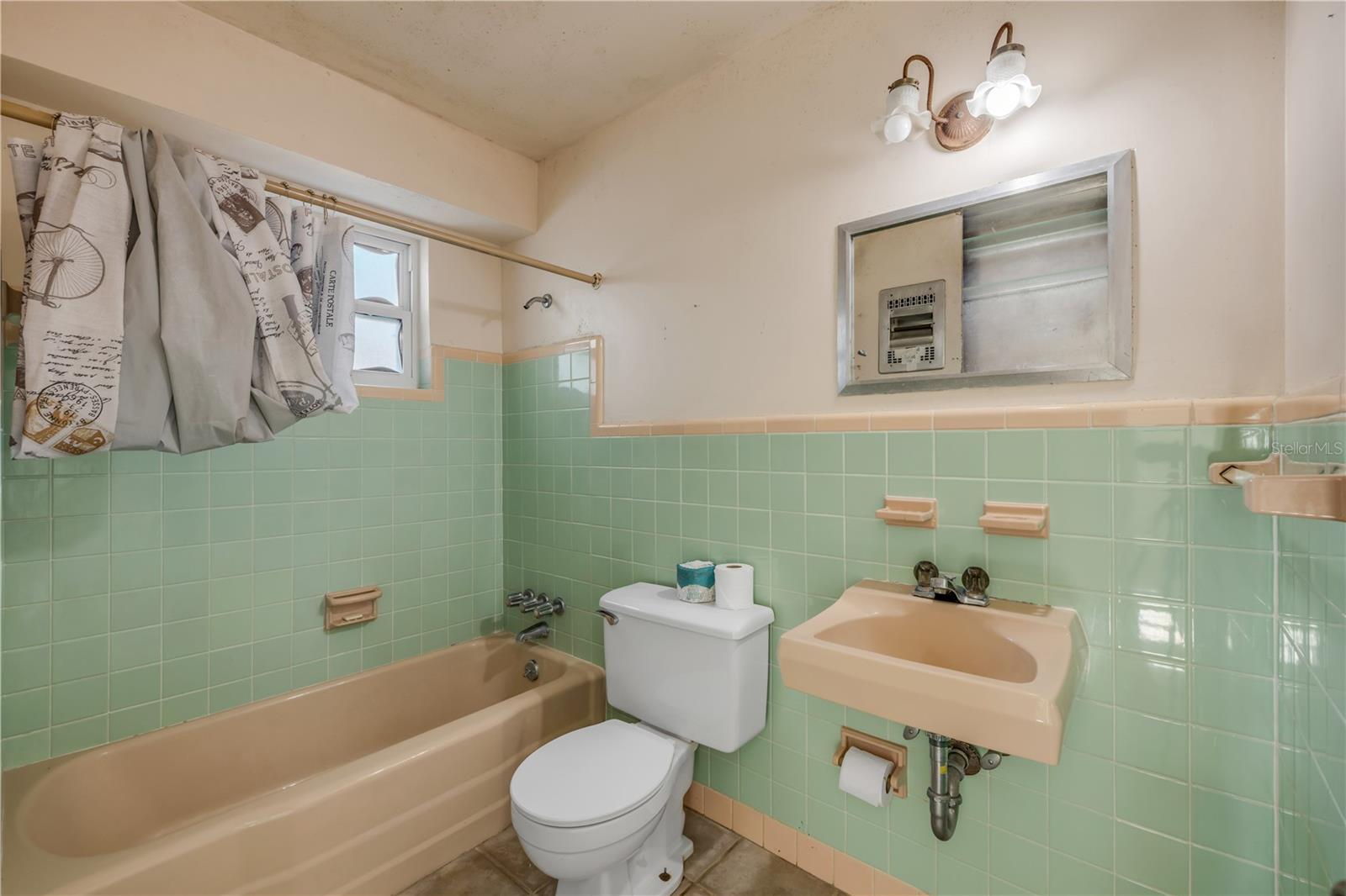 Image 14 of 19 For 915 2nd Avenue