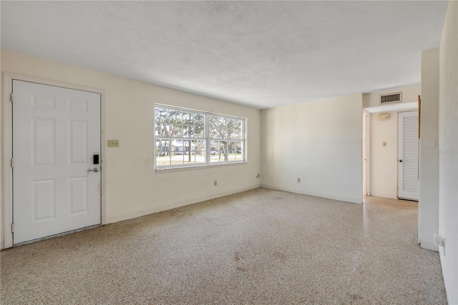Image 6 of 19 For 915 2nd Avenue