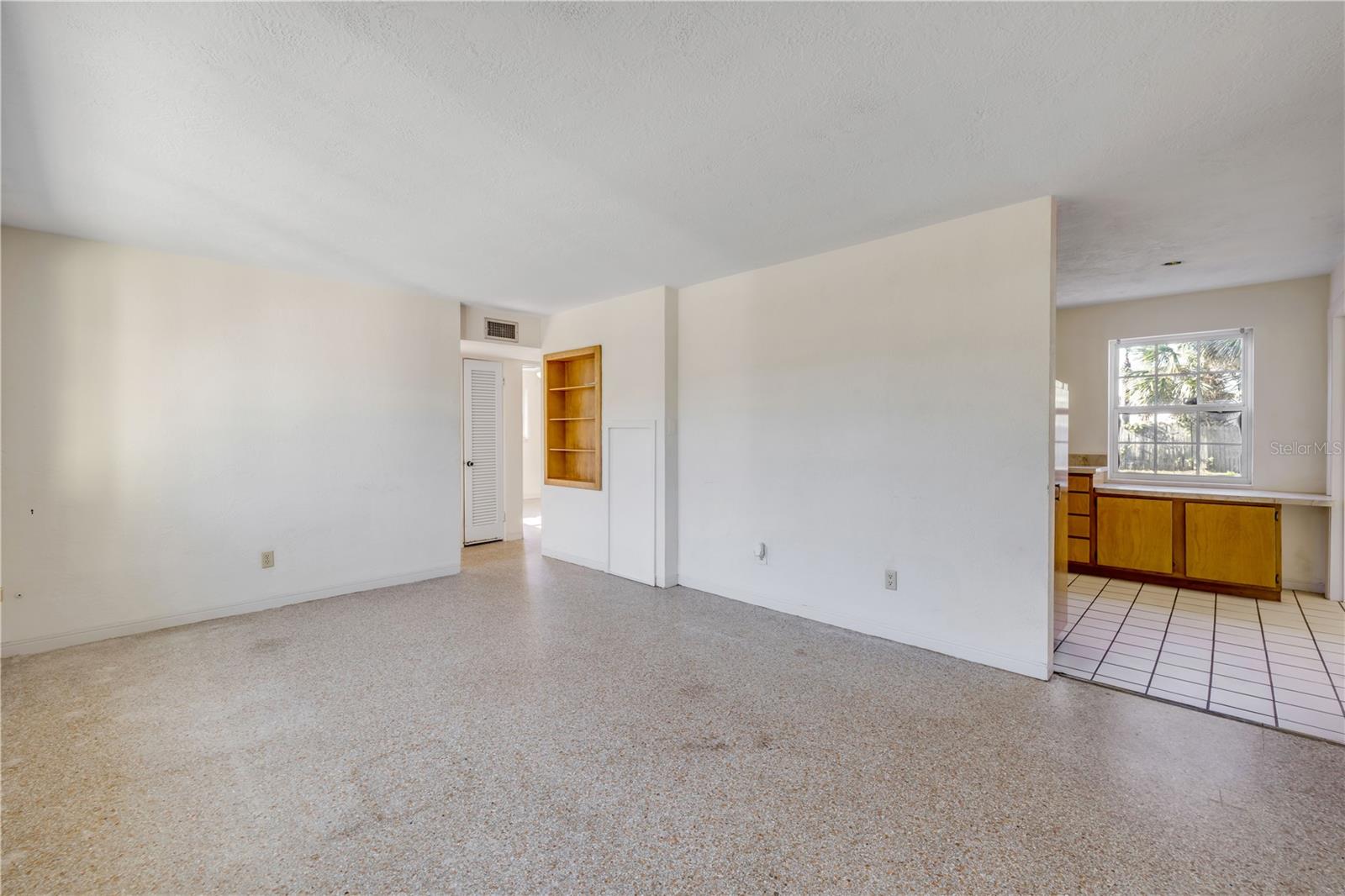 Image 7 of 19 For 915 2nd Avenue