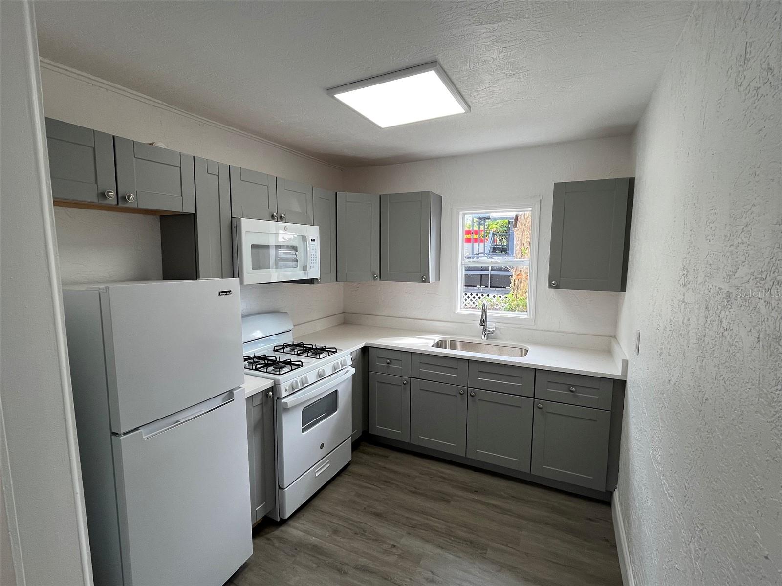 Image 2 of 11 For 615 Dora Street A