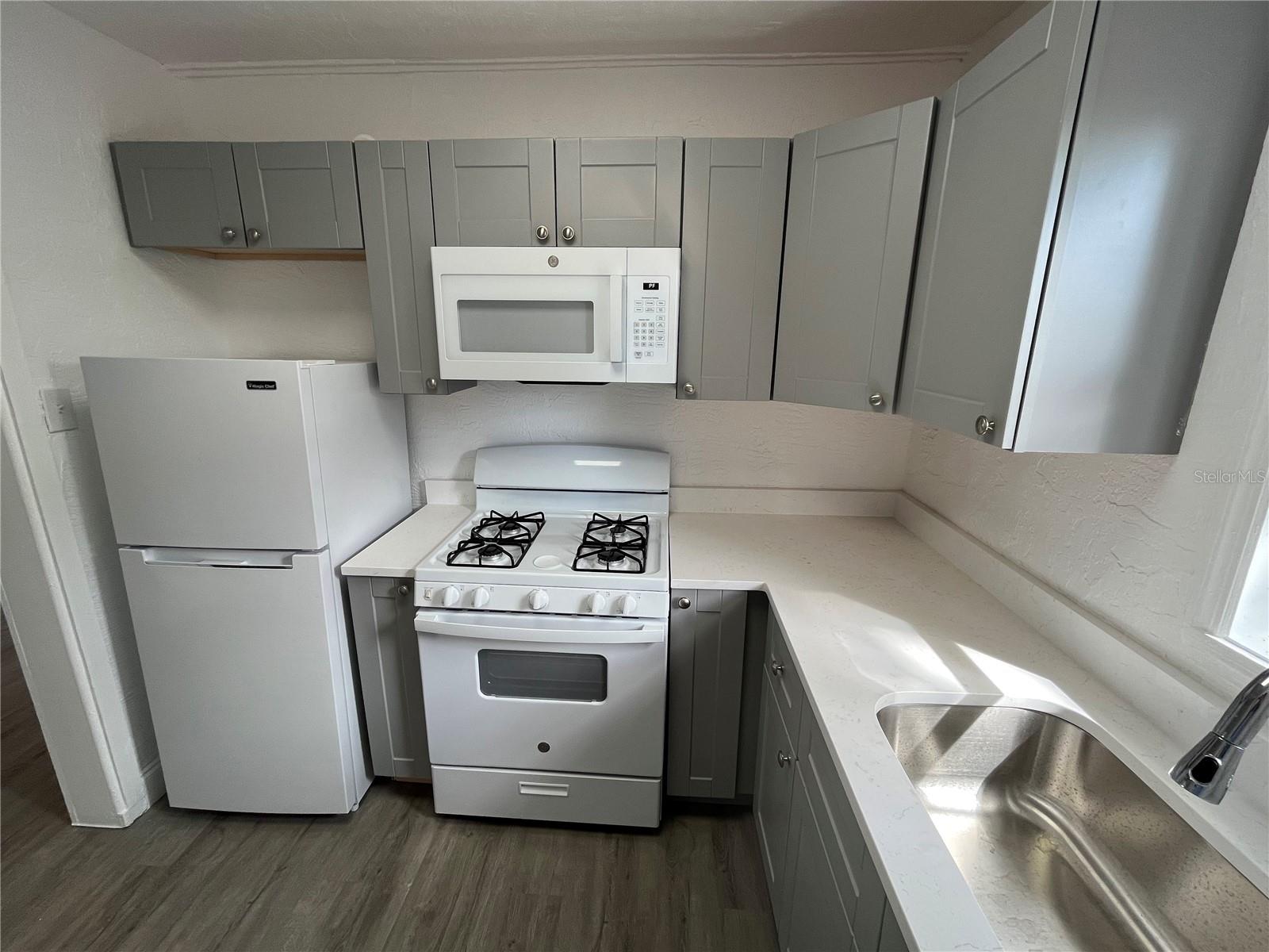 Image 4 of 11 For 615 Dora Street A
