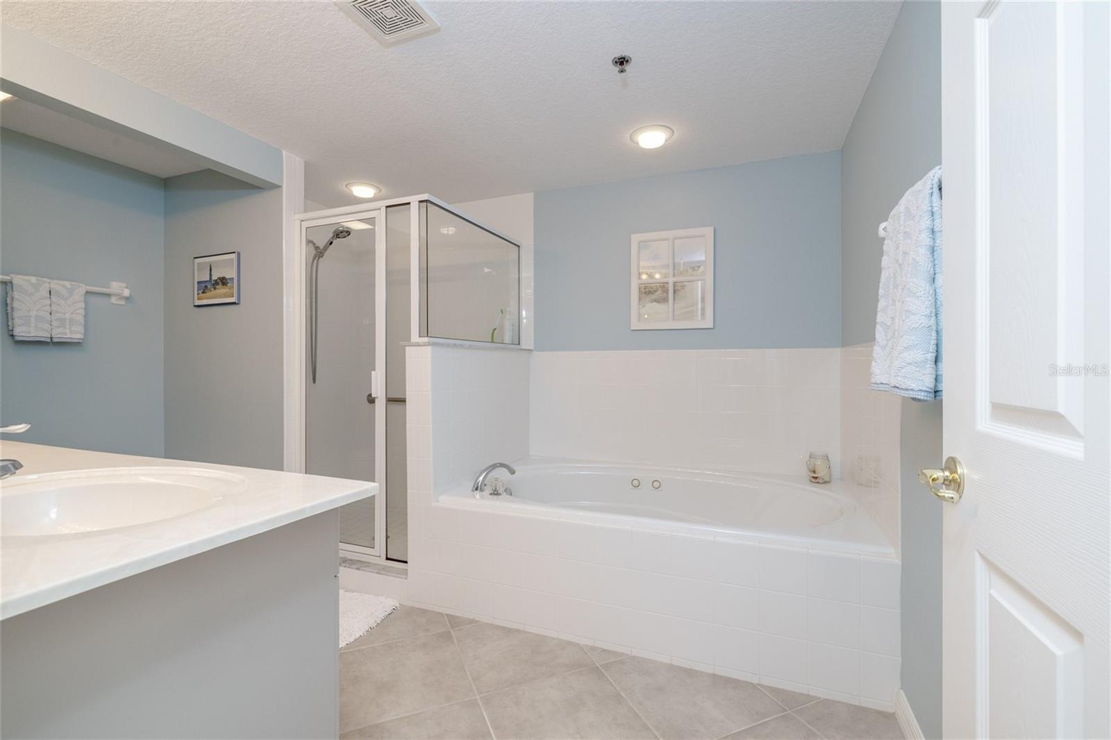 Image 18 of 49 For 5300 Atlantic Avenue 8-304