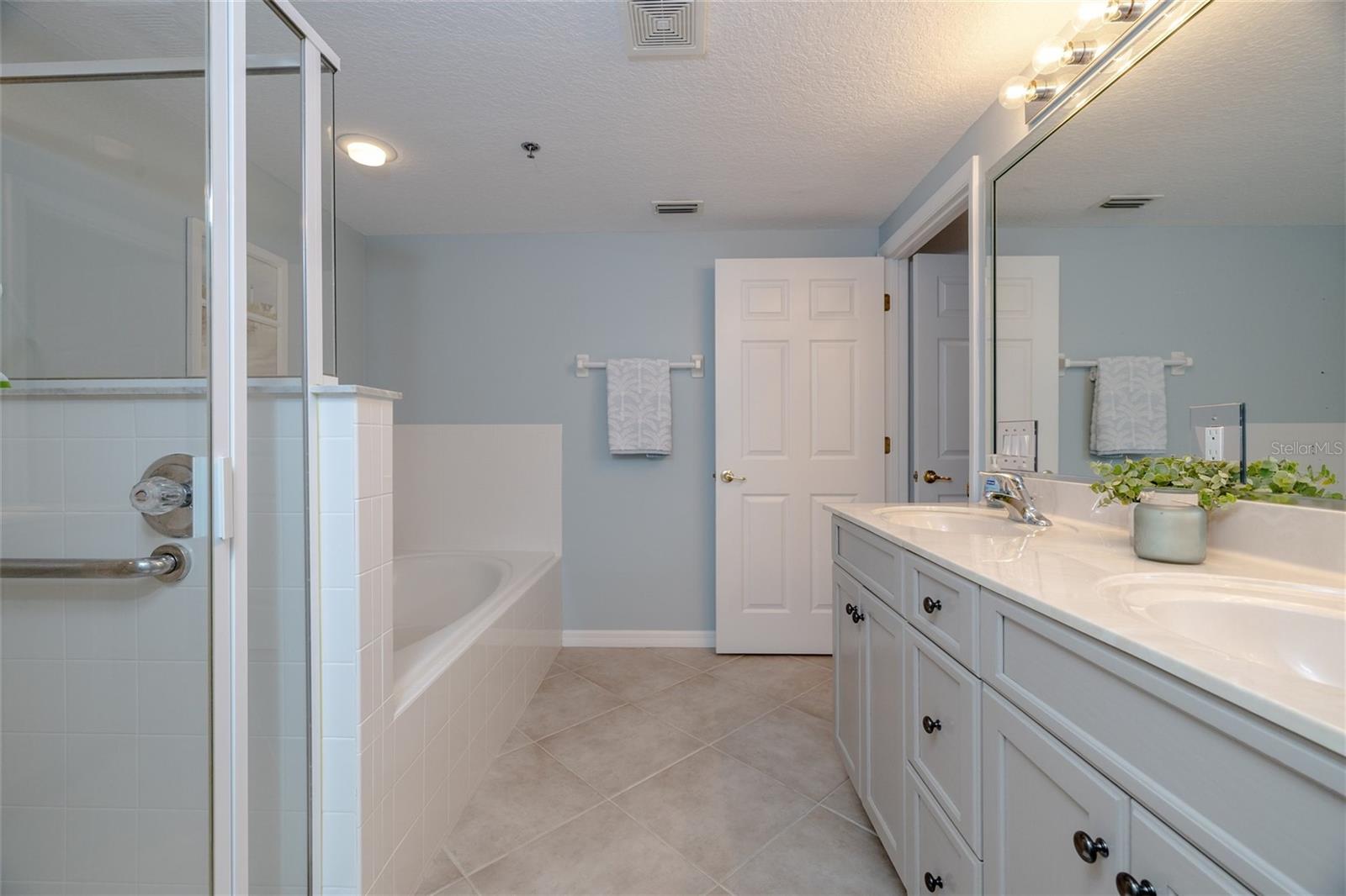Image 19 of 49 For 5300 Atlantic Avenue 8-304