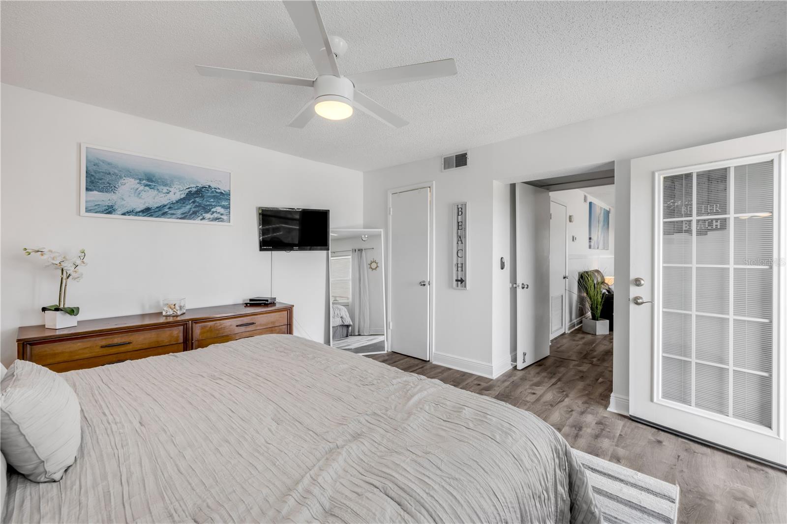 Image 16 of 35 For 4153 Atlantic Avenue 415
