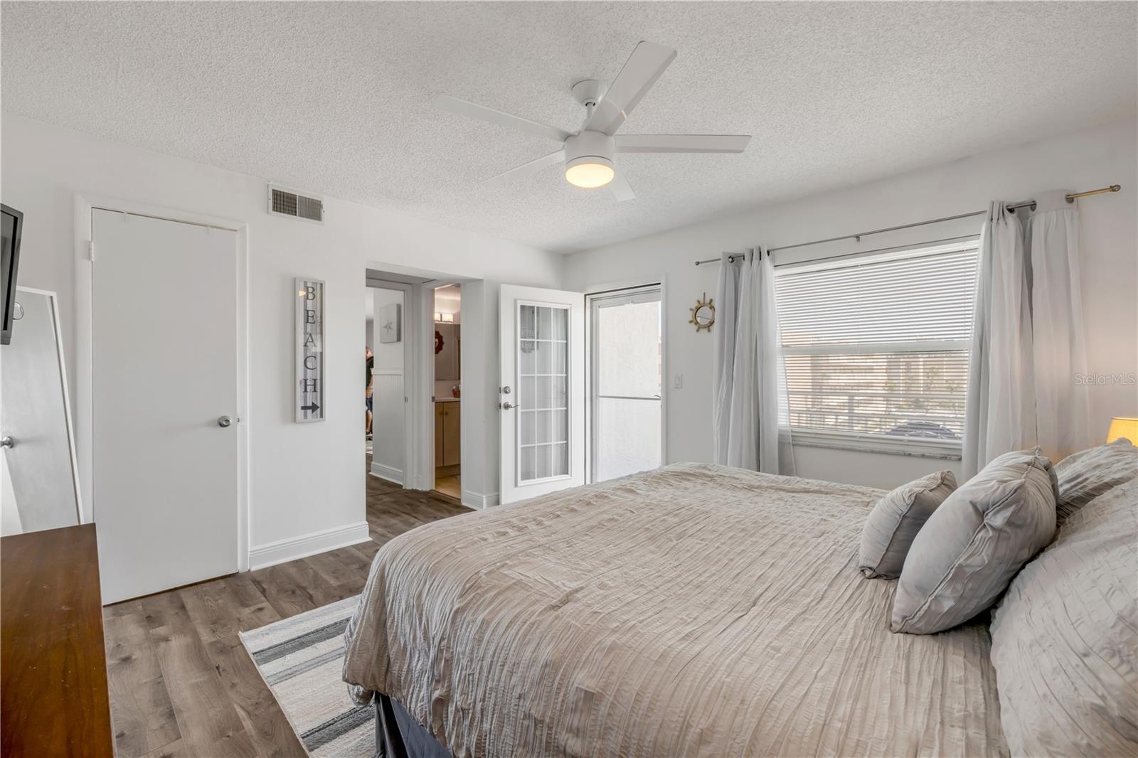 Image 17 of 35 For 4153 Atlantic Avenue 415