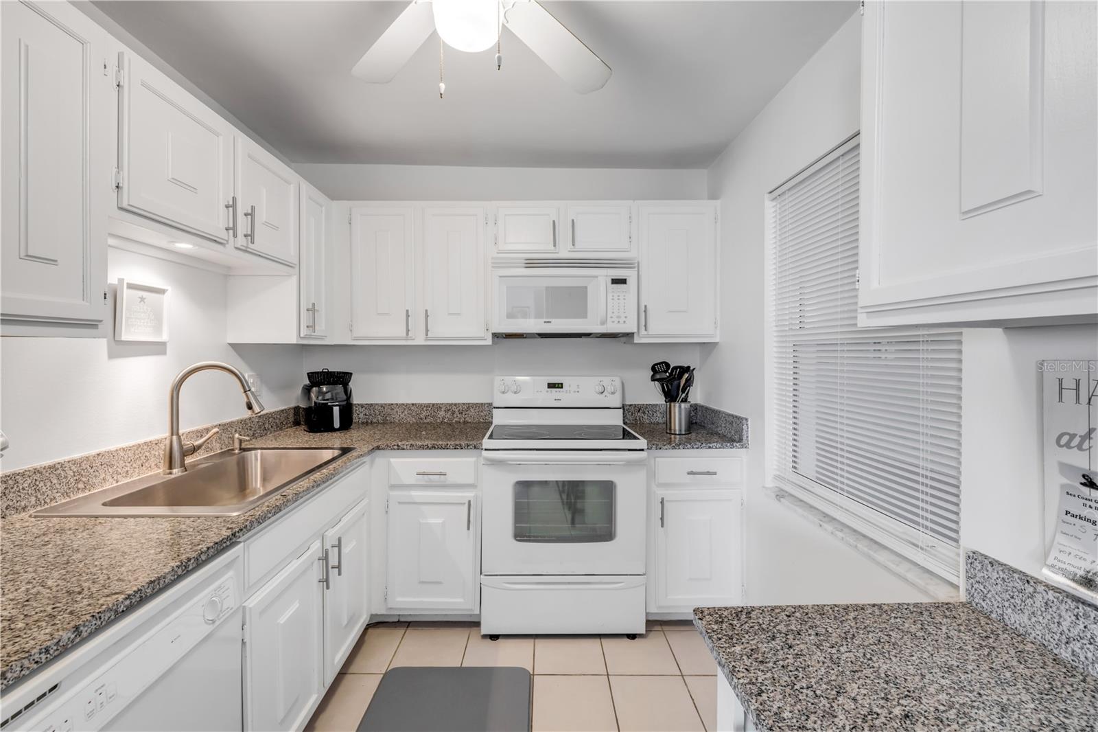 Image 3 of 35 For 4153 Atlantic Avenue 415