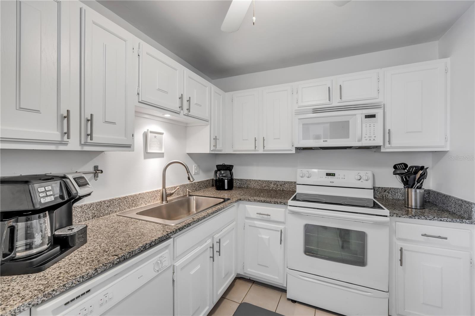 Image 4 of 35 For 4153 Atlantic Avenue 415