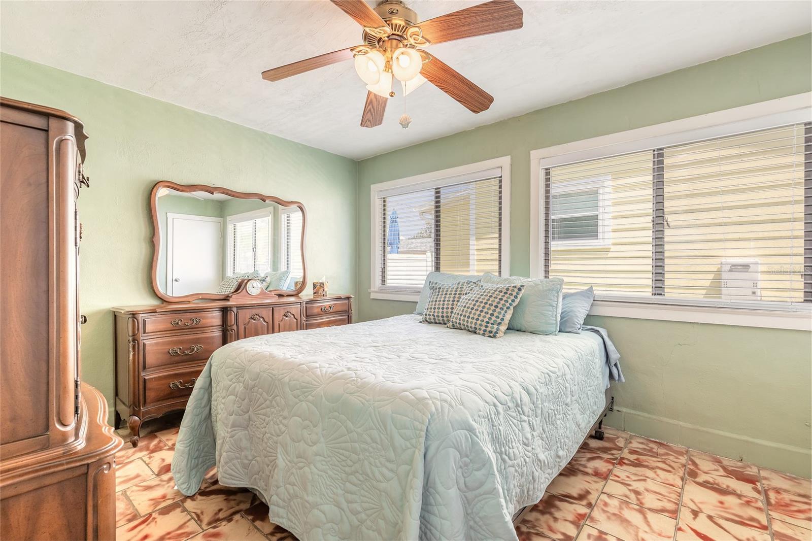 Image 4 of 41 For 208 Crawford Road