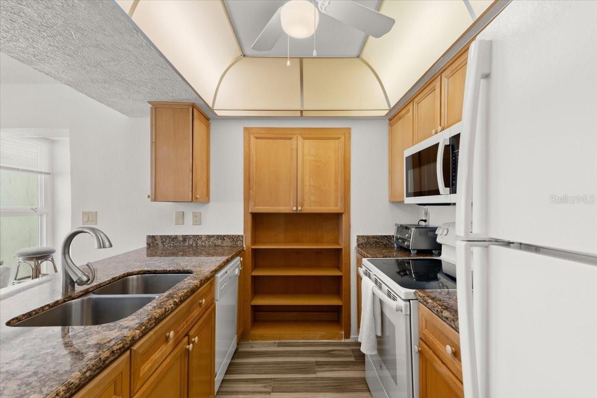 Image 8 of 42 For 5201 Atlantic Avenue 708a
