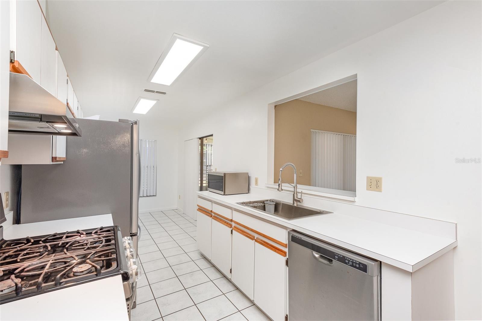 Image 9 of 28 For 1655 Yorktown Avenue