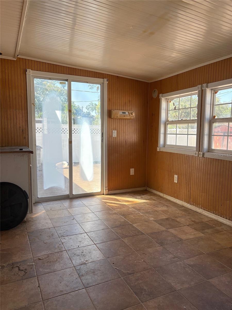 Image 14 of 15 For 2114 Travelers Palm Drive