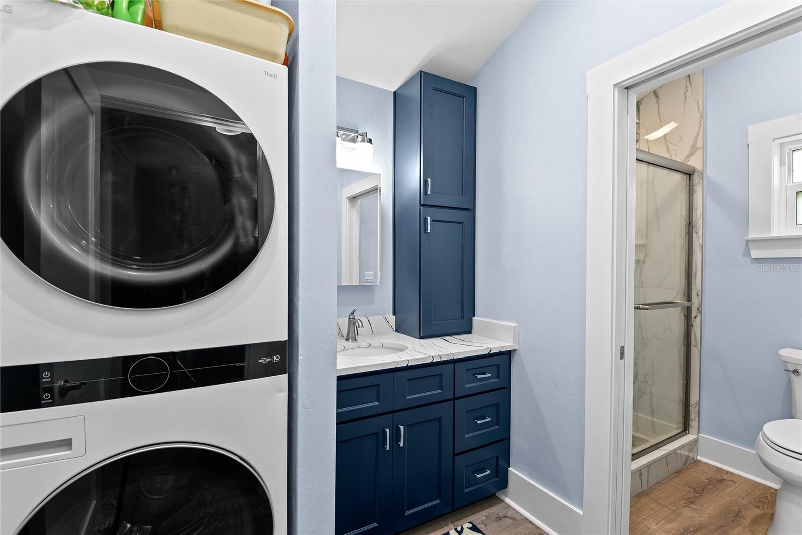 Image 23 of 34 For 402 Oakwood Avenue