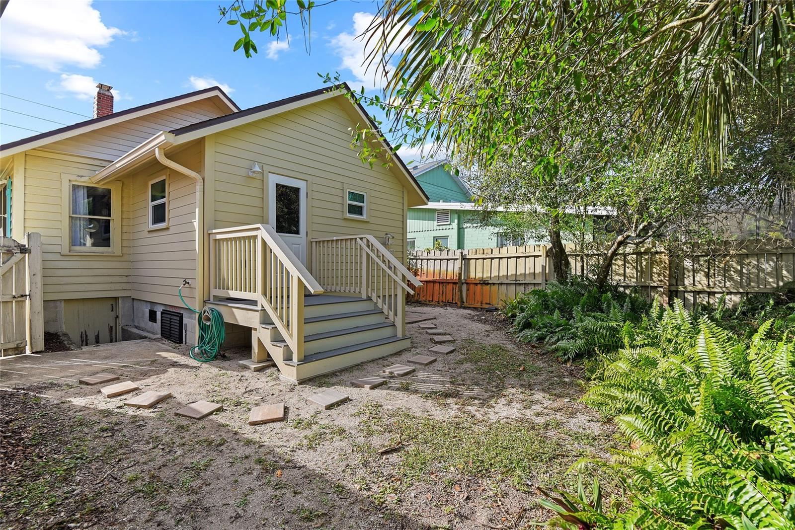 Image 25 of 34 For 402 Oakwood Avenue