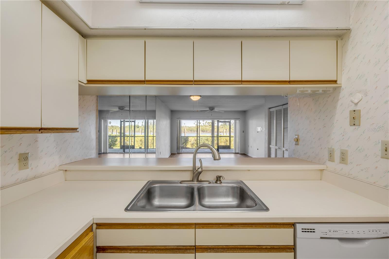 Image 11 of 31 For 464 Bouchelle Drive 104