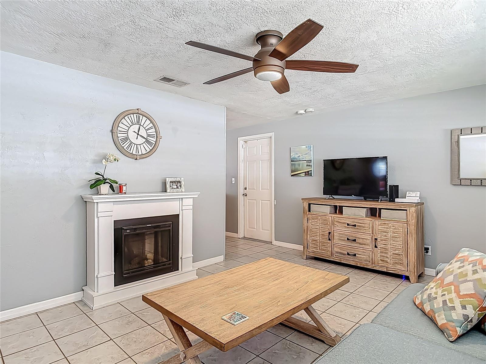 Image 5 of 45 For 836 6th Street