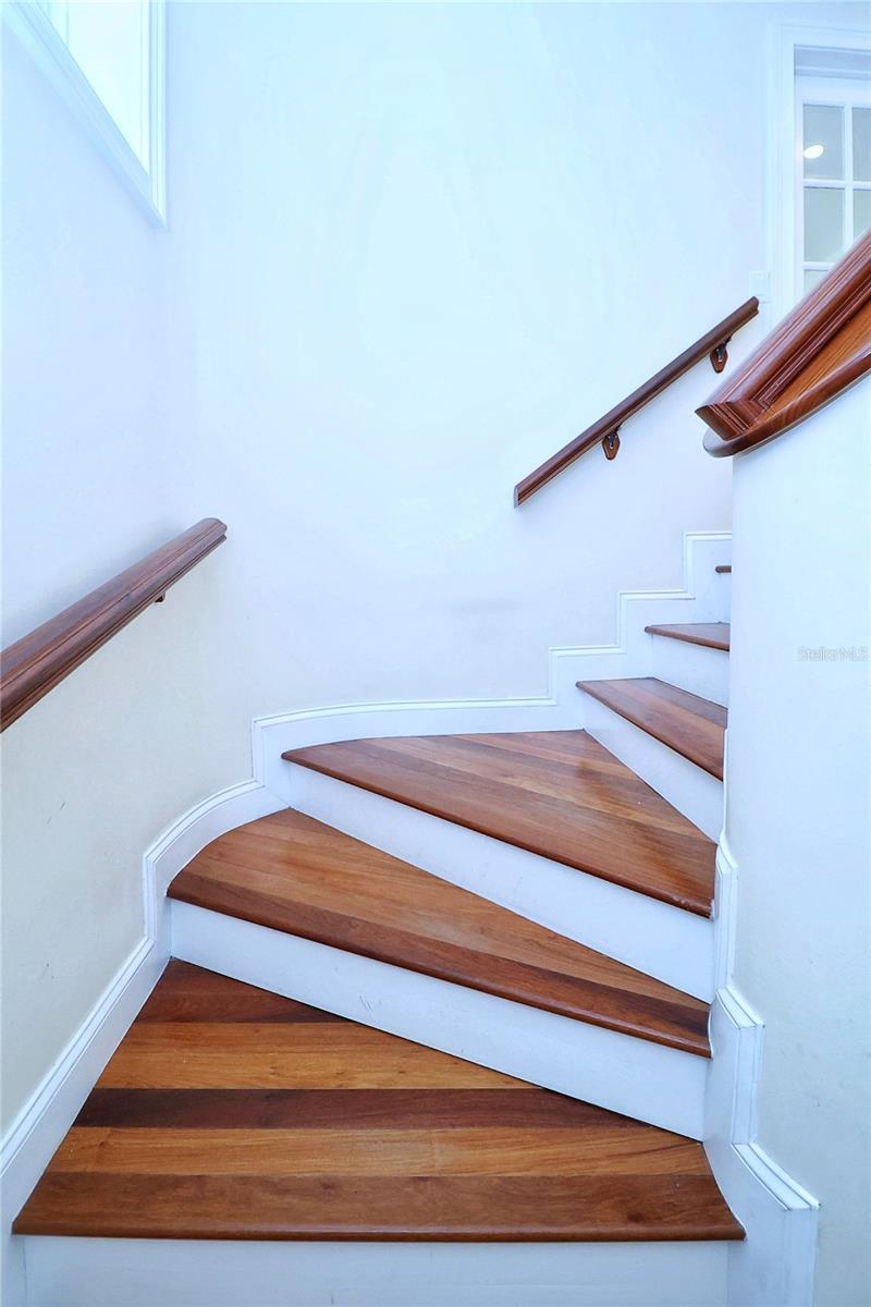 Image 74 of 90 For 1913 Hill Street 2