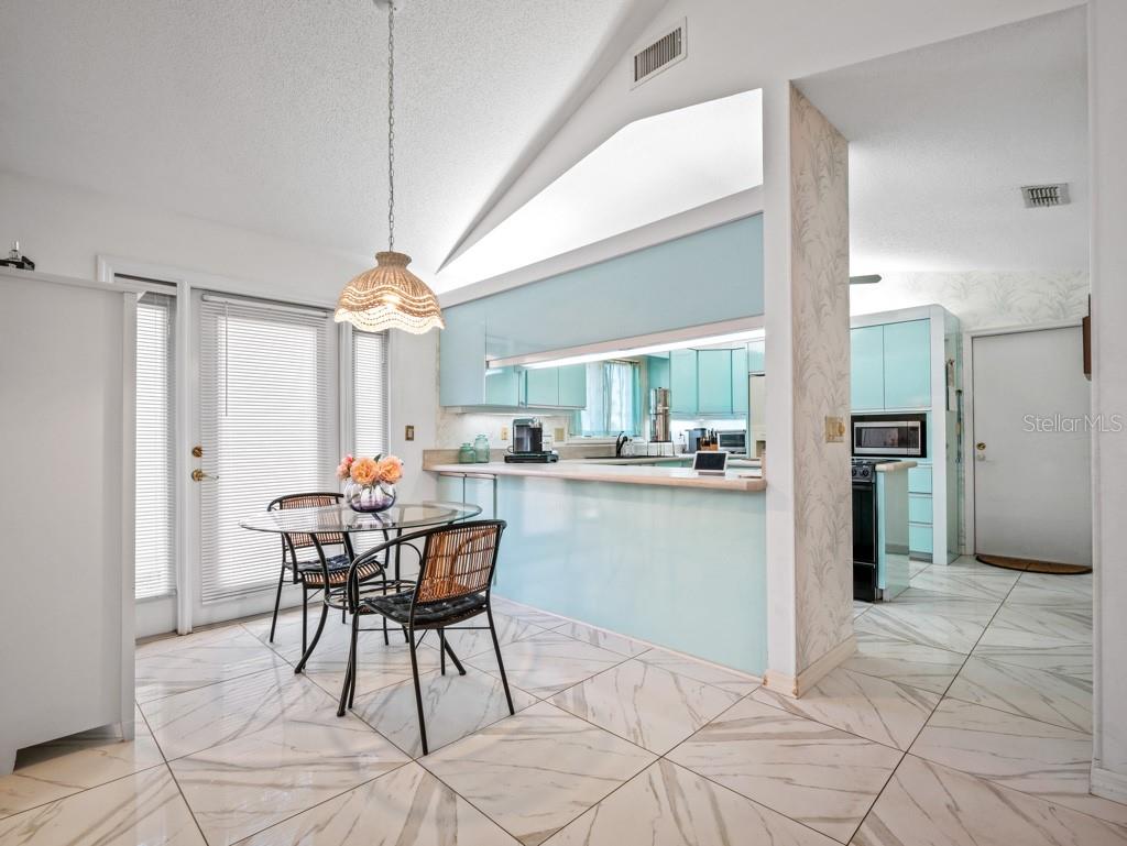 Image 16 of 54 For 627 Saint Andrews Circle