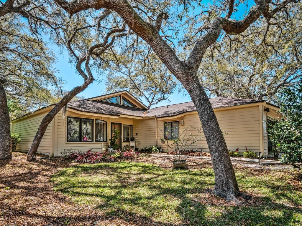 Image 42 of 54 For 627 Saint Andrews Circle