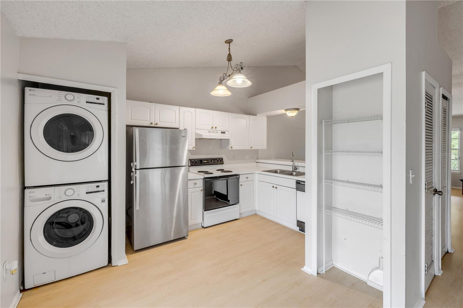 Image 10 of 50 For 160 Reserve Circle 204