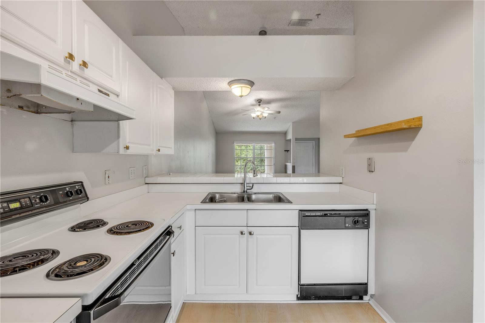 Image 12 of 50 For 160 Reserve Circle 204