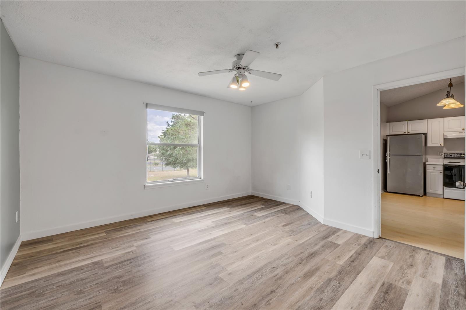Image 16 of 50 For 160 Reserve Circle 204