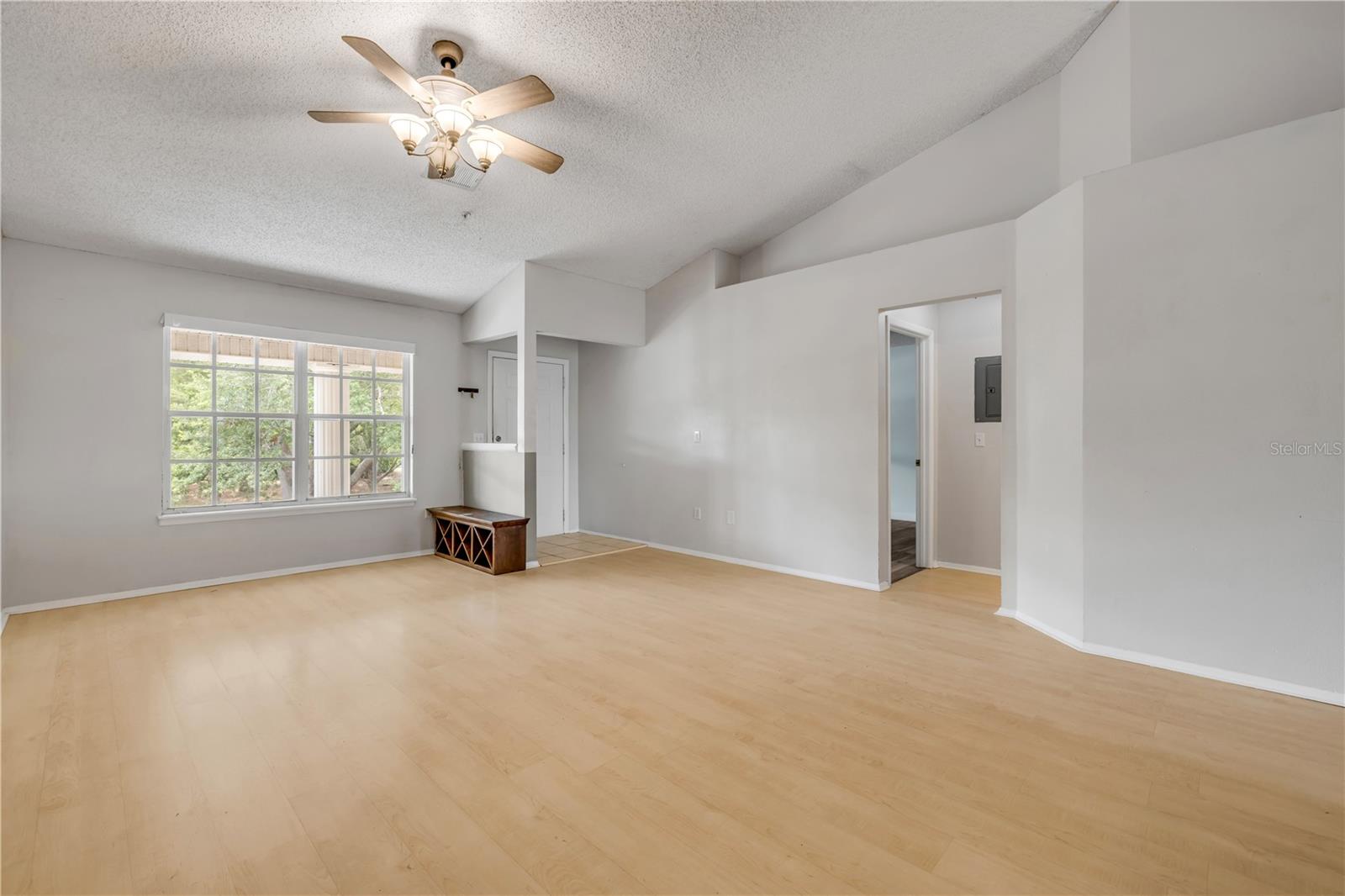Image 3 of 50 For 160 Reserve Circle 204