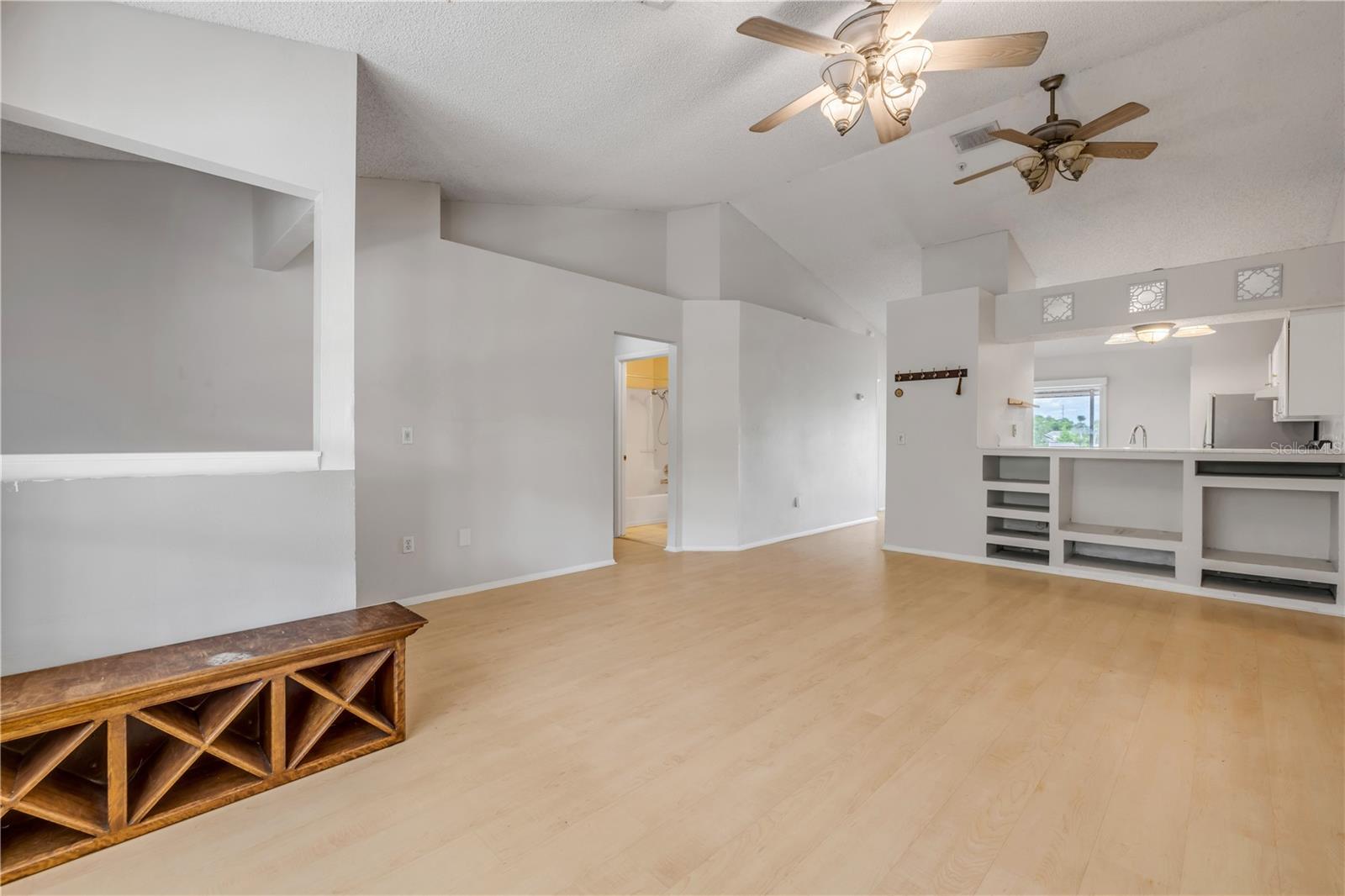 Image 4 of 50 For 160 Reserve Circle 204
