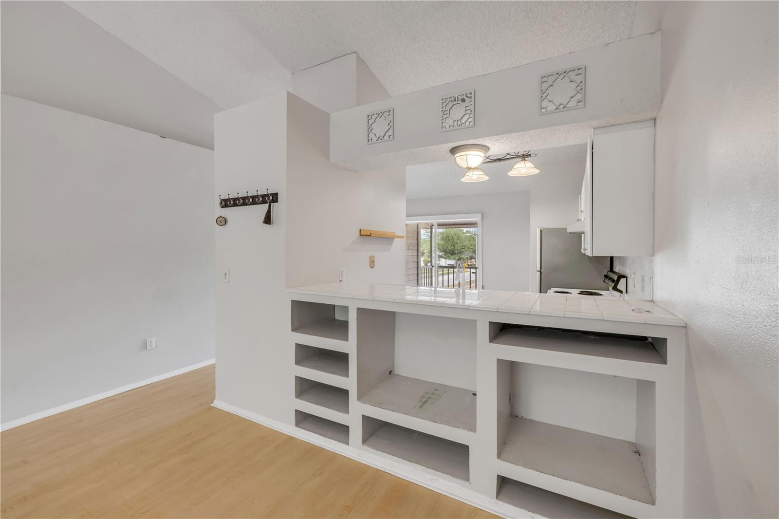 Image 6 of 50 For 160 Reserve Circle 204