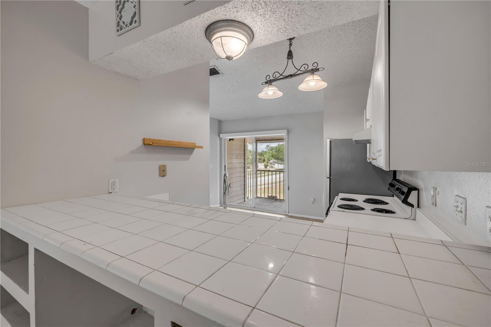 Image 7 of 50 For 160 Reserve Circle 204