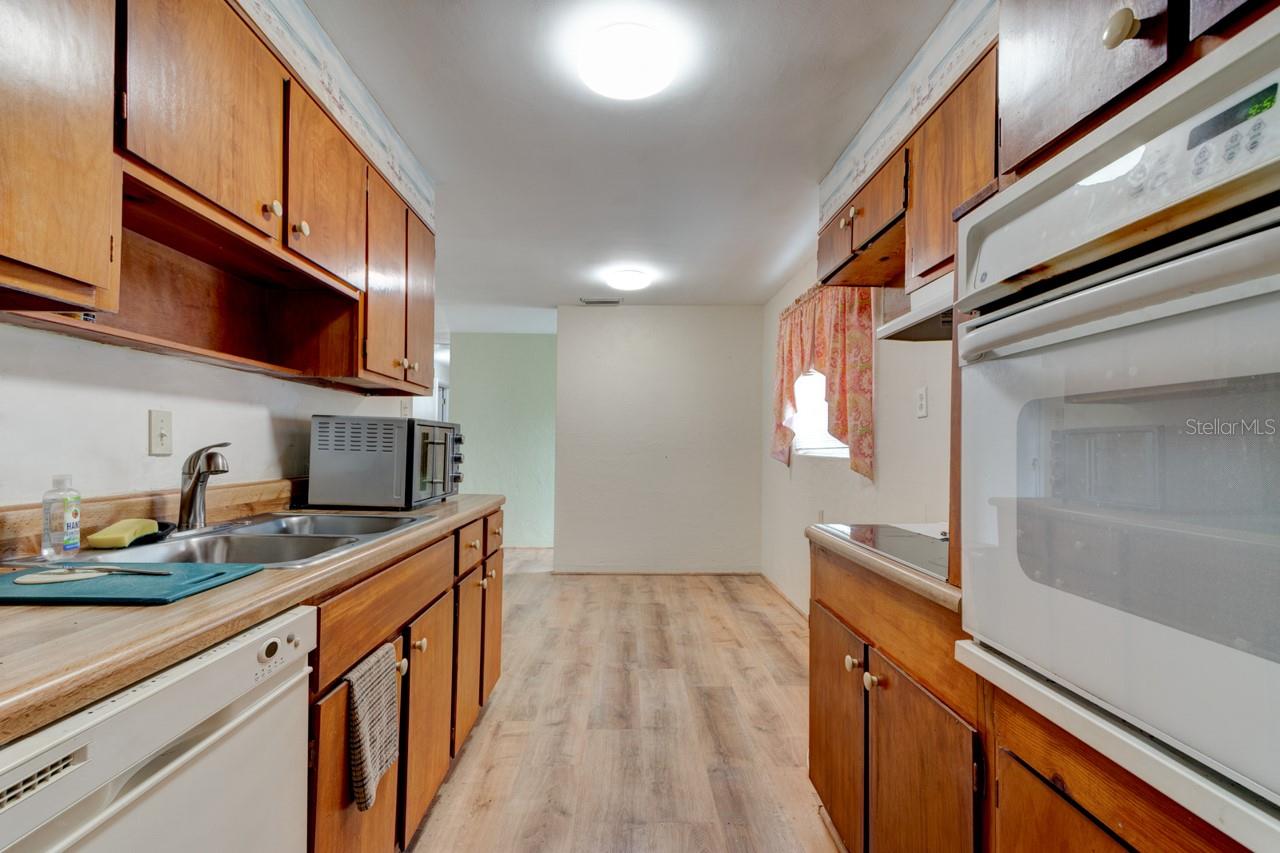 Image 4 of 20 For 1302 Westwood Drive