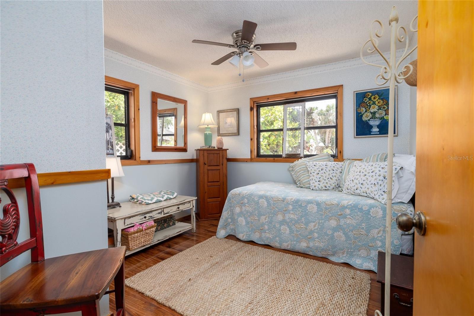Image 17 of 42 For 825 23rd Avenue