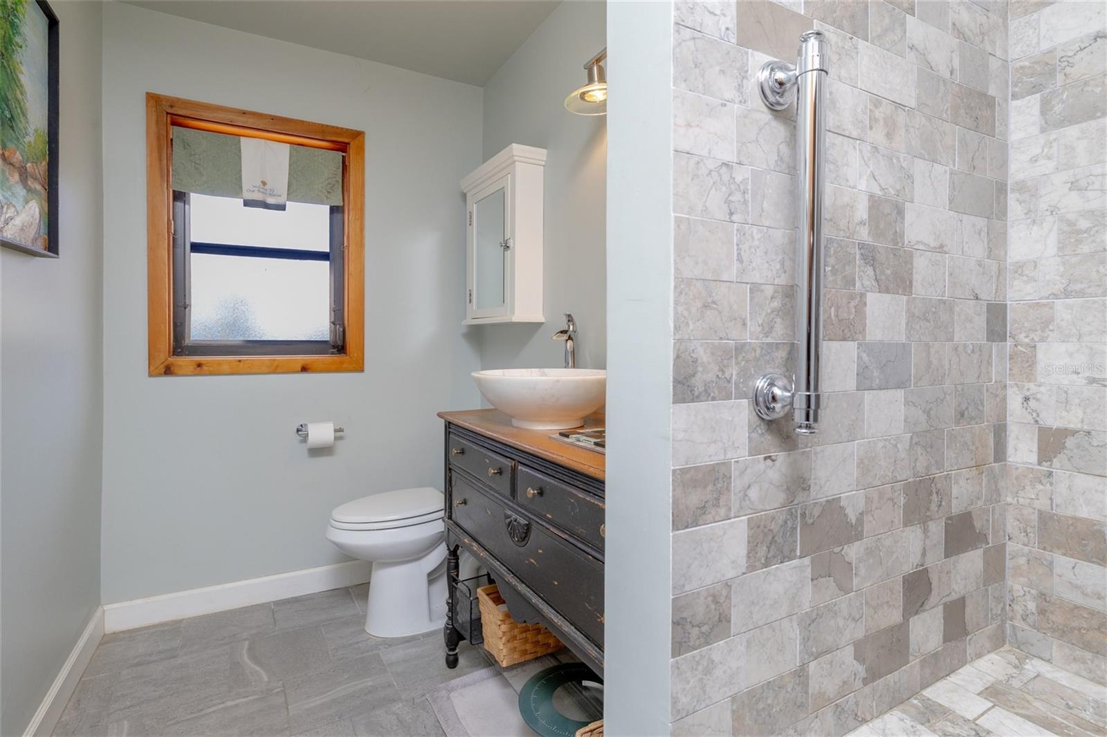 Image 18 of 42 For 825 23rd Avenue