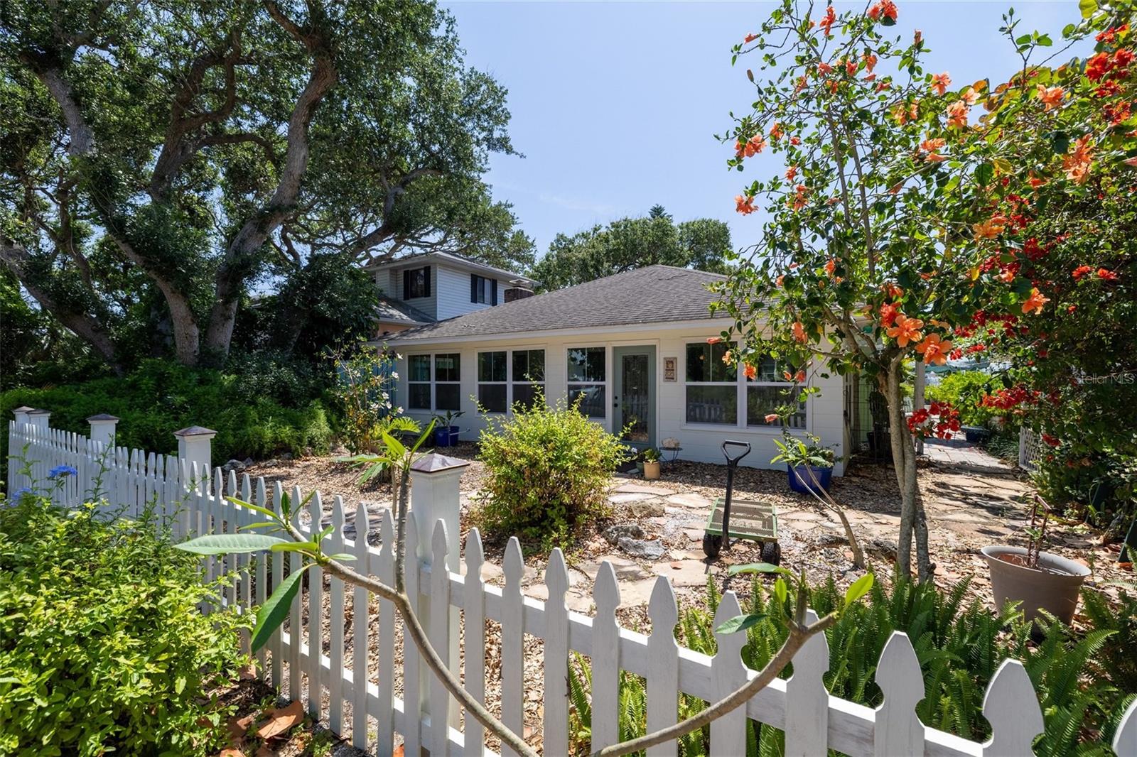 Image 3 of 42 For 825 23rd Avenue