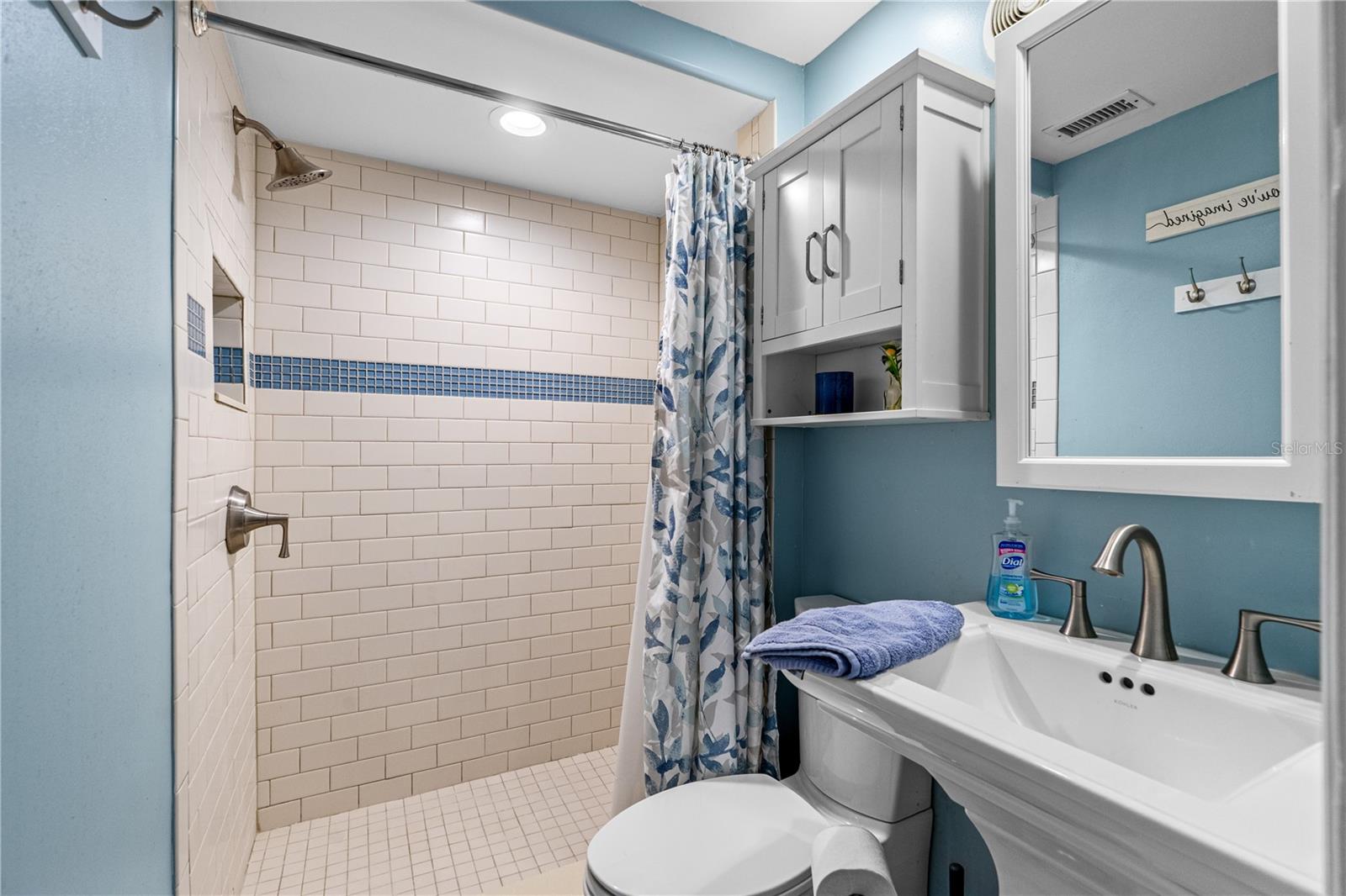 Image 13 of 40 For 4841 Saxon Drive C201