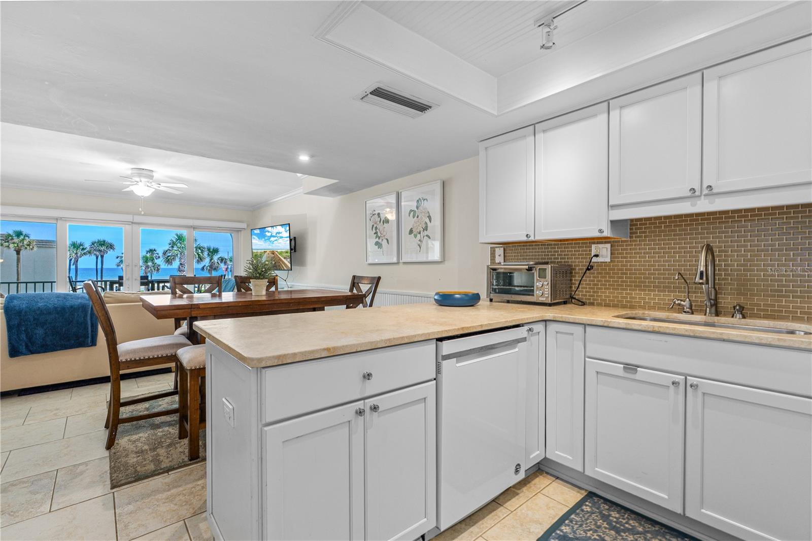 Image 9 of 40 For 4841 Saxon Drive C201