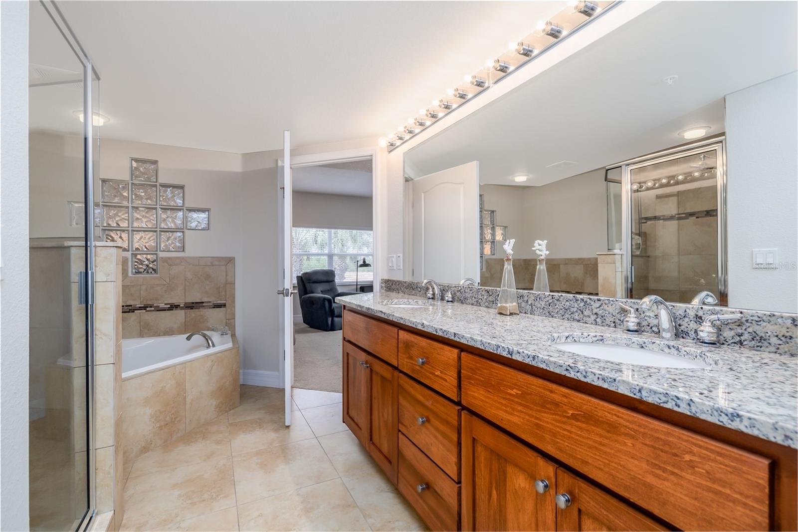 Image 19 of 41 For 5300 Atlantic Avenue 17-207