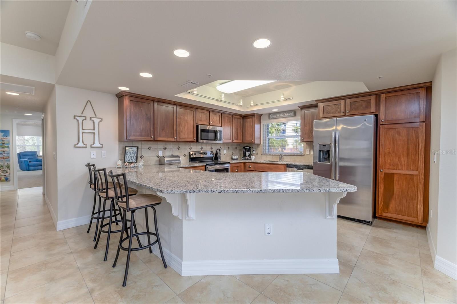 Image 3 of 41 For 5300 Atlantic Avenue 17-207