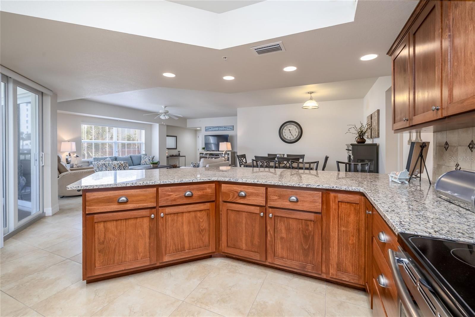 Image 9 of 41 For 5300 Atlantic Avenue 17-207